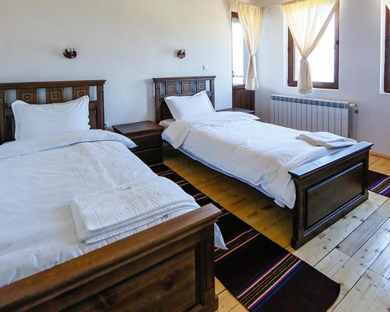 Калпаците - Kalpacite Guest Houses Skrebatno Exterior photo