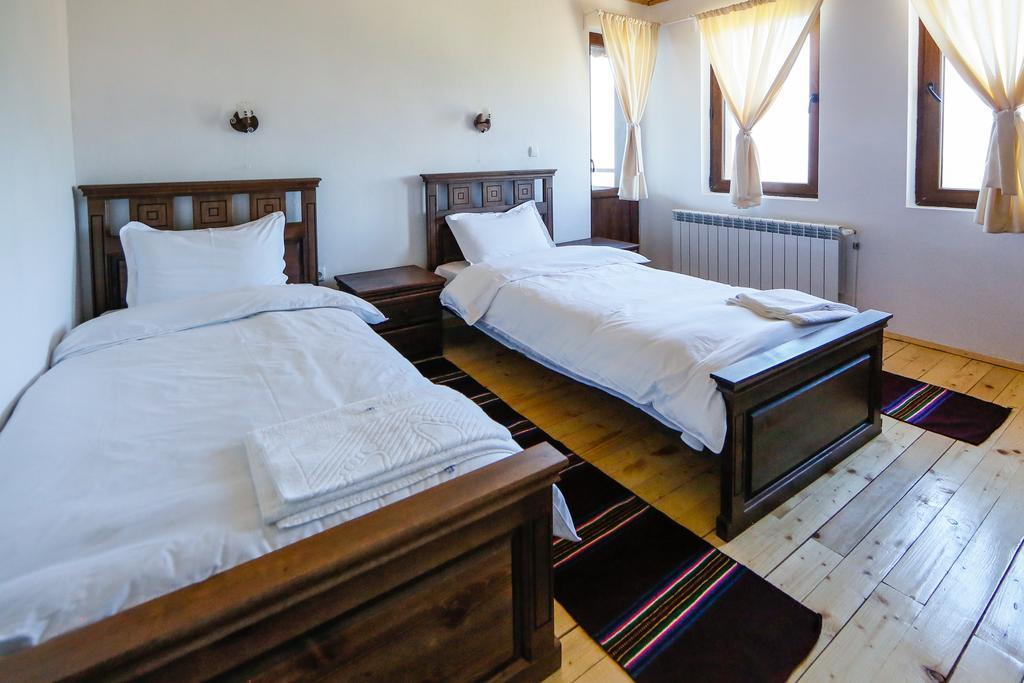 Калпаците - Kalpacite Guest Houses Skrebatno Exterior photo